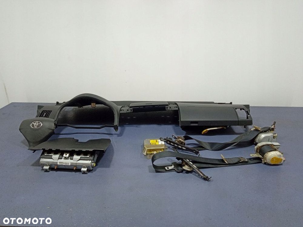 TOYOTA COROLLA VERSO II 04- DESKA KONSOLA PODUSZKI PASY EU KPL - 1