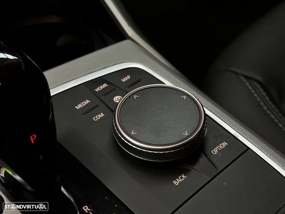 BMW 318 d Touring Auto - 31