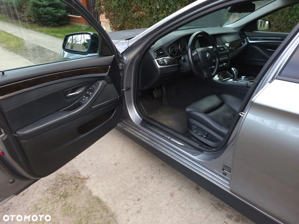 BMW Seria 5 528i - 14