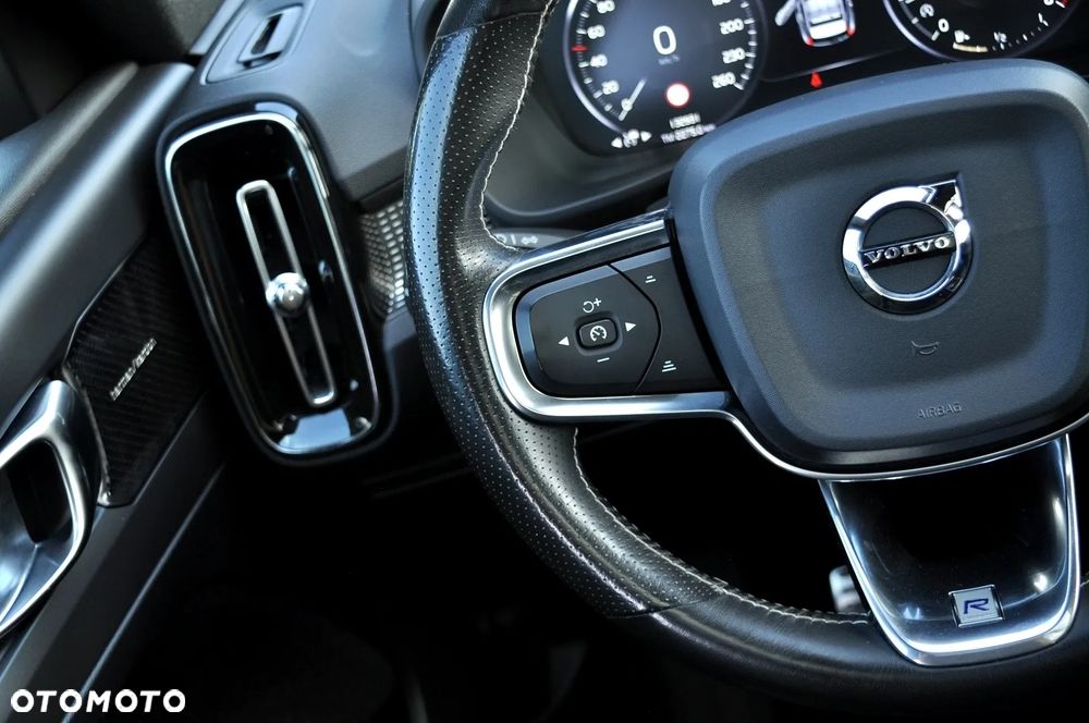 Volvo XC 40 T3 R-Design - 33