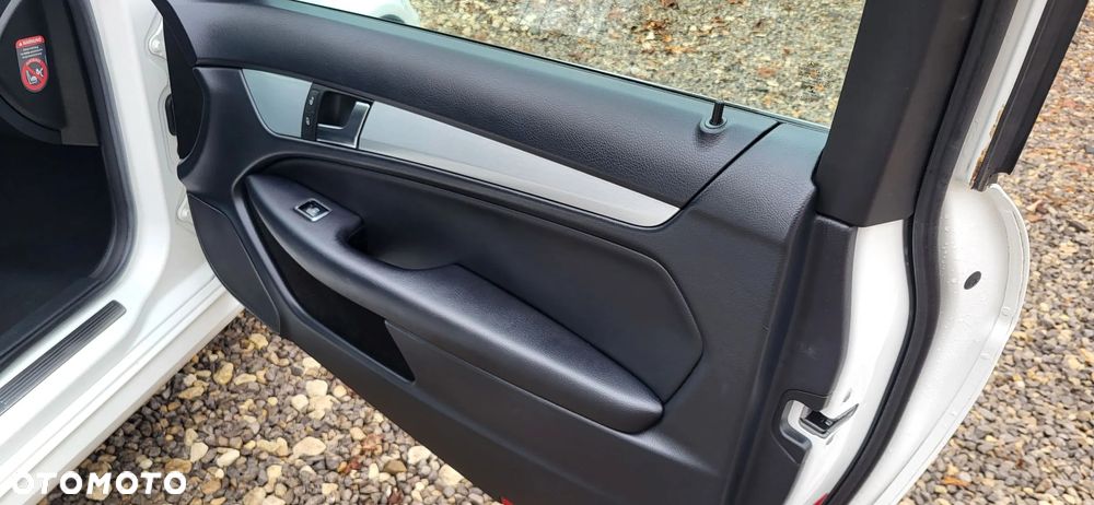 Mercedes-Benz Klasa C 180 (BlueEFFICIENCY) - 17