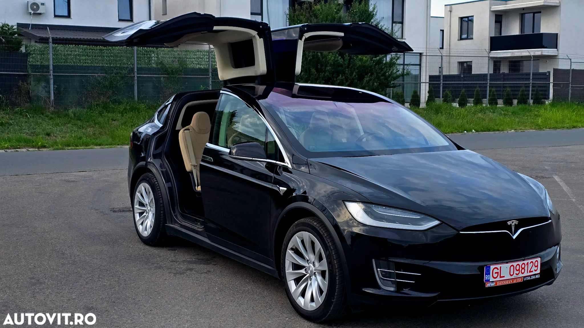 Tesla Model X - 3