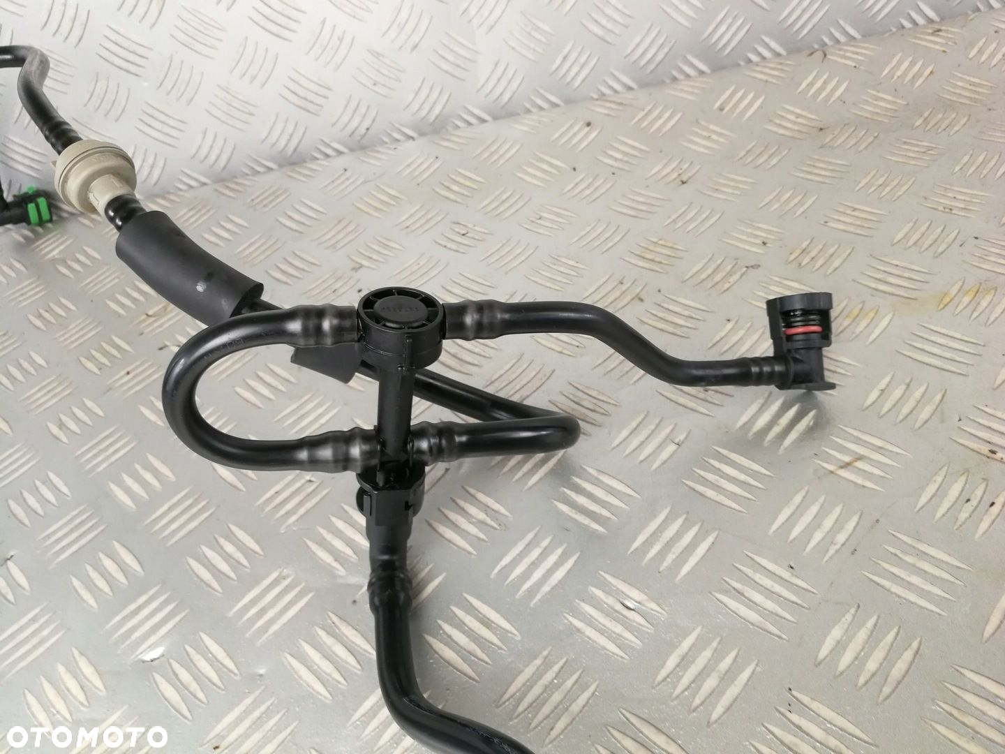 BG9N-9E963-AD przewód wąż rurka par paliwa VOLVO V60 I LIFT 2013- 1,6 T4 - 4