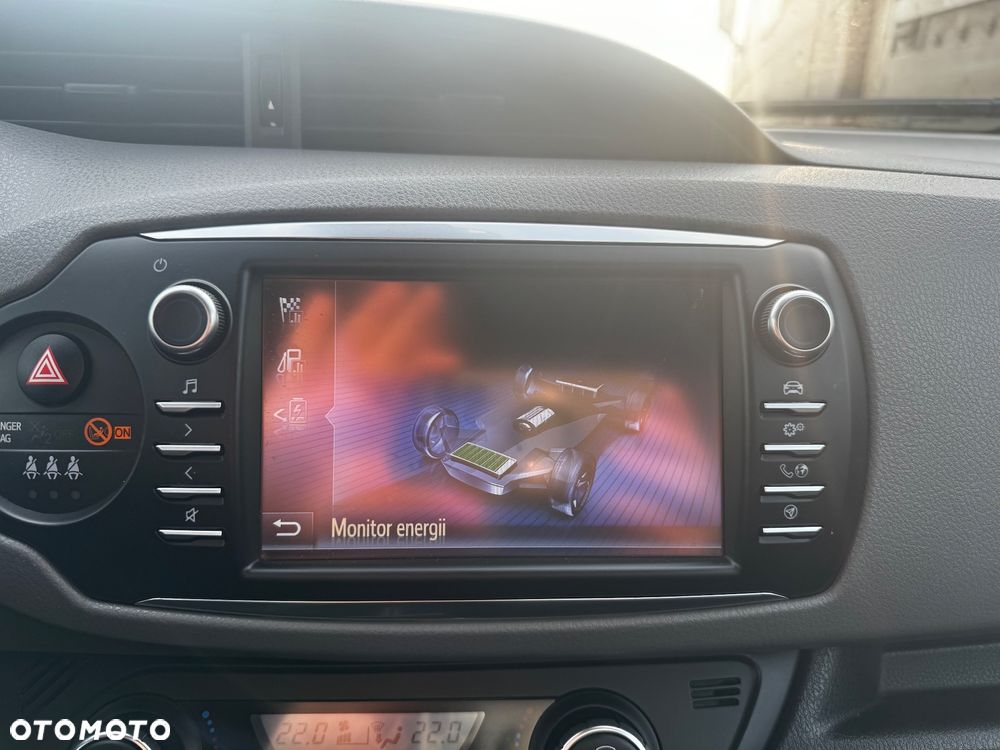 Toyota Yaris Hybrid 100 Life - 10