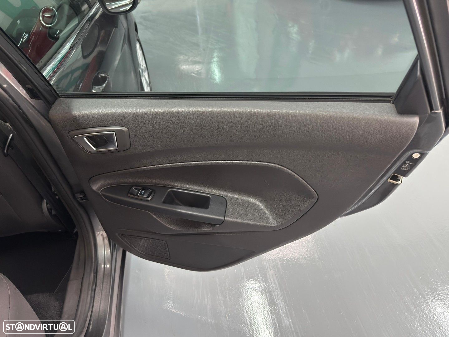 Ford Fiesta 1.0 T EcoBoost Titanium PowerShift - 19
