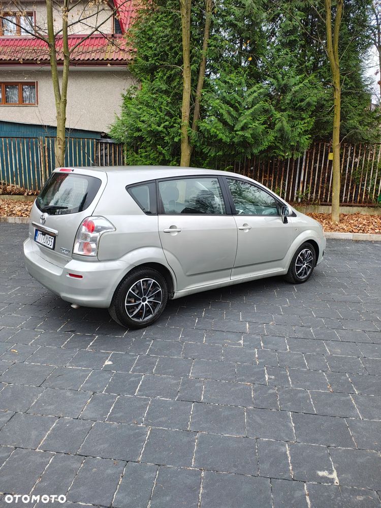 Toyota Corolla Verso 2.2 D-4D - 8