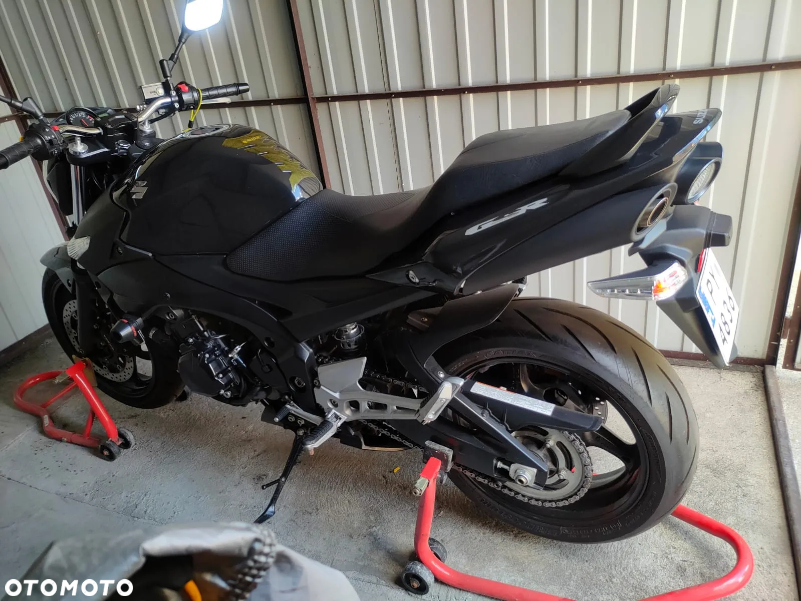 Suzuki GSR - 7
