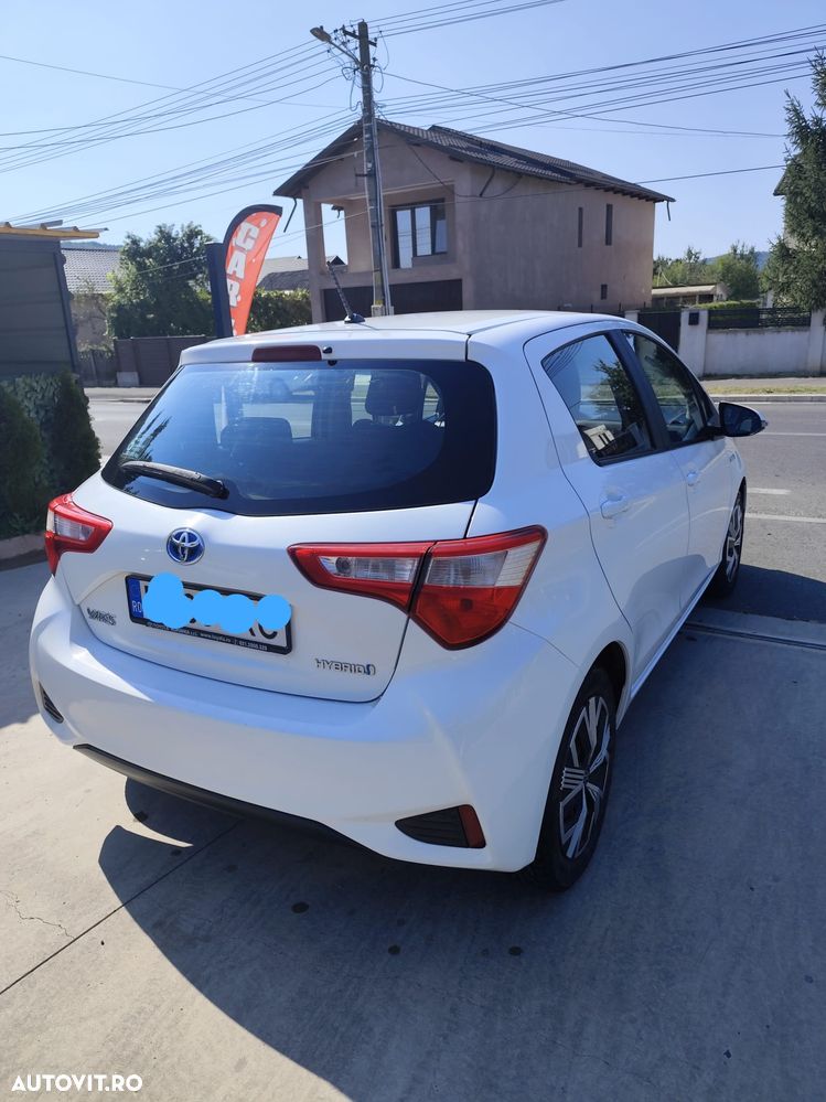 Toyota Yaris 1.5 VVT-i HSD Terra - 1