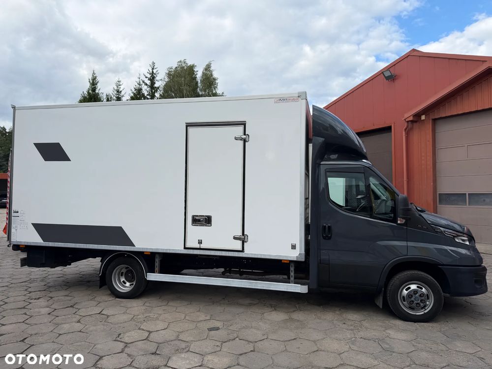 Iveco 50C18 KONTENER 5.0 M + WINDA DHOLLANDIA 1000 KG / BLIŹNIAK / 3 MIEJSCA / PRAWO JAZDY KATEGORIA "B" / 35C18 / DOSTĘPNE 2 SZTUKI / POLSKI SALON !! - 9