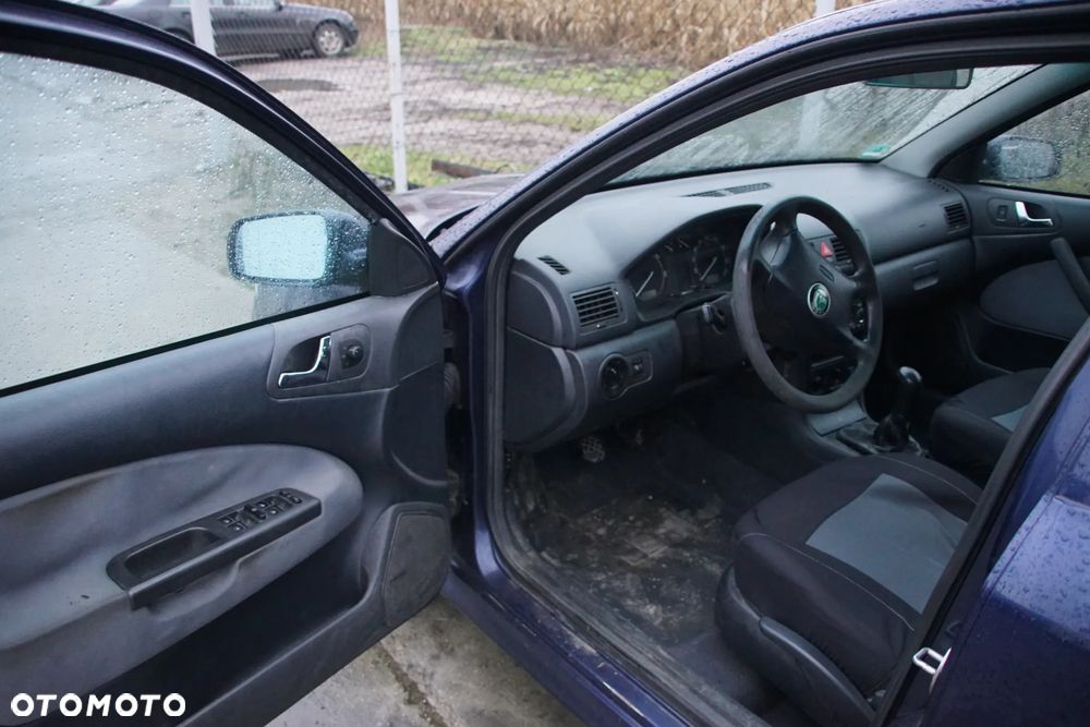 Auto na części - Skoda Octavia I Lift 1.9 TDI 110 KM ASV EGS LF5U 2001R Silnik Skrzynia Drzwi Maska Klapa Zderzak Błotnik Lampa Lusterko Klamka Deska Kokpit Sterownik Moduł Czujnik Licznik Panel - 8