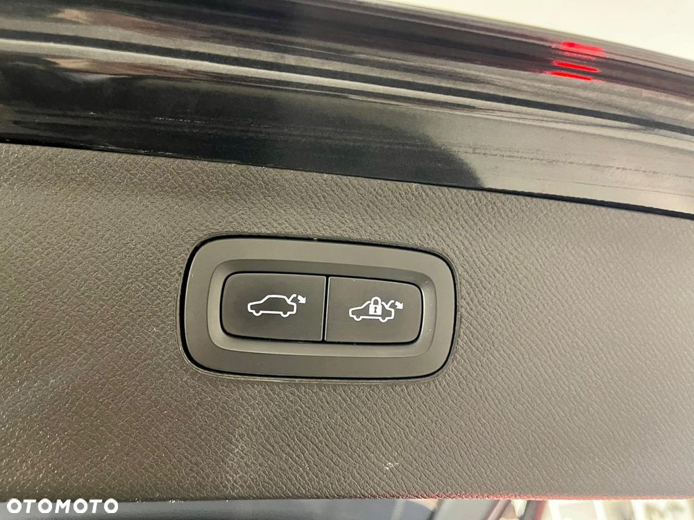 Volvo XC 90 D5 SCR AWD Momentum 7os - 35