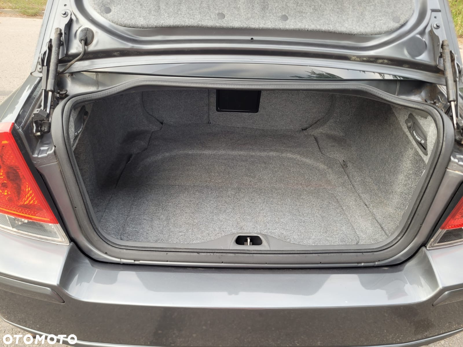 Volvo S60 2.4D Momentum - 24