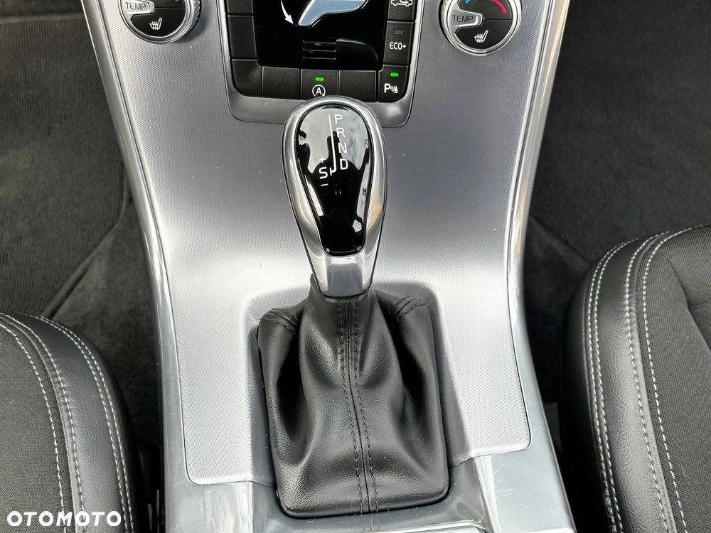 Volvo XC 60 D4 Momentum - 27