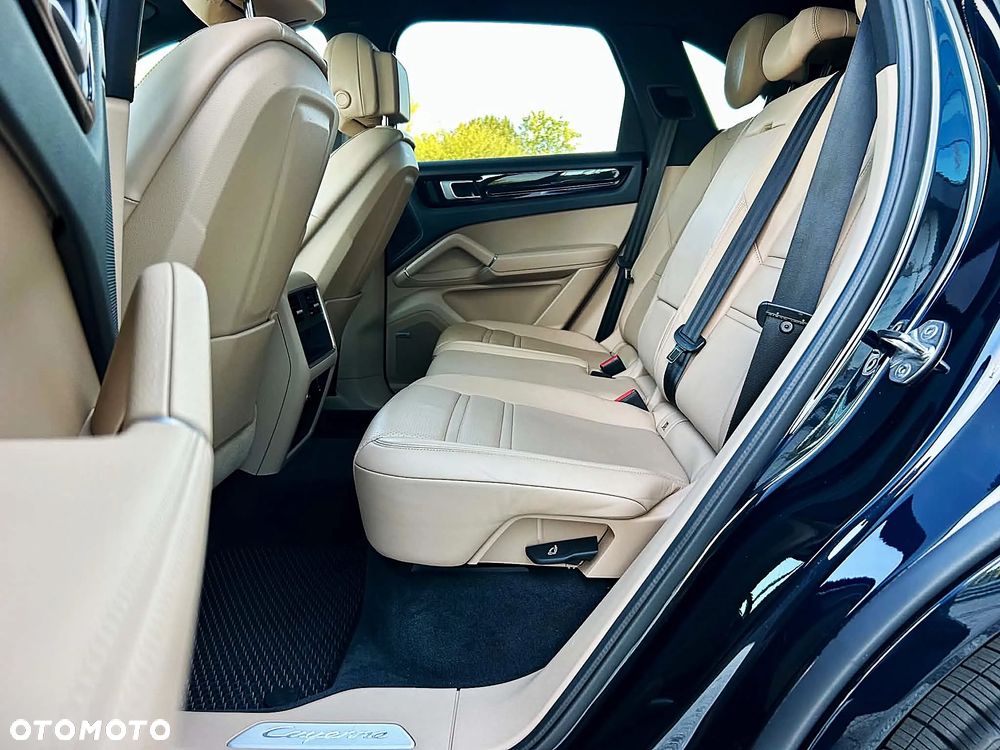 Porsche Cayenne - 18