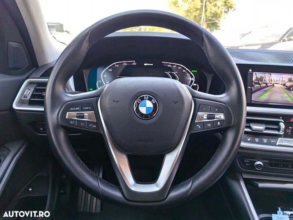 BMW Seria 3 330e iPerformance Advantage - 27