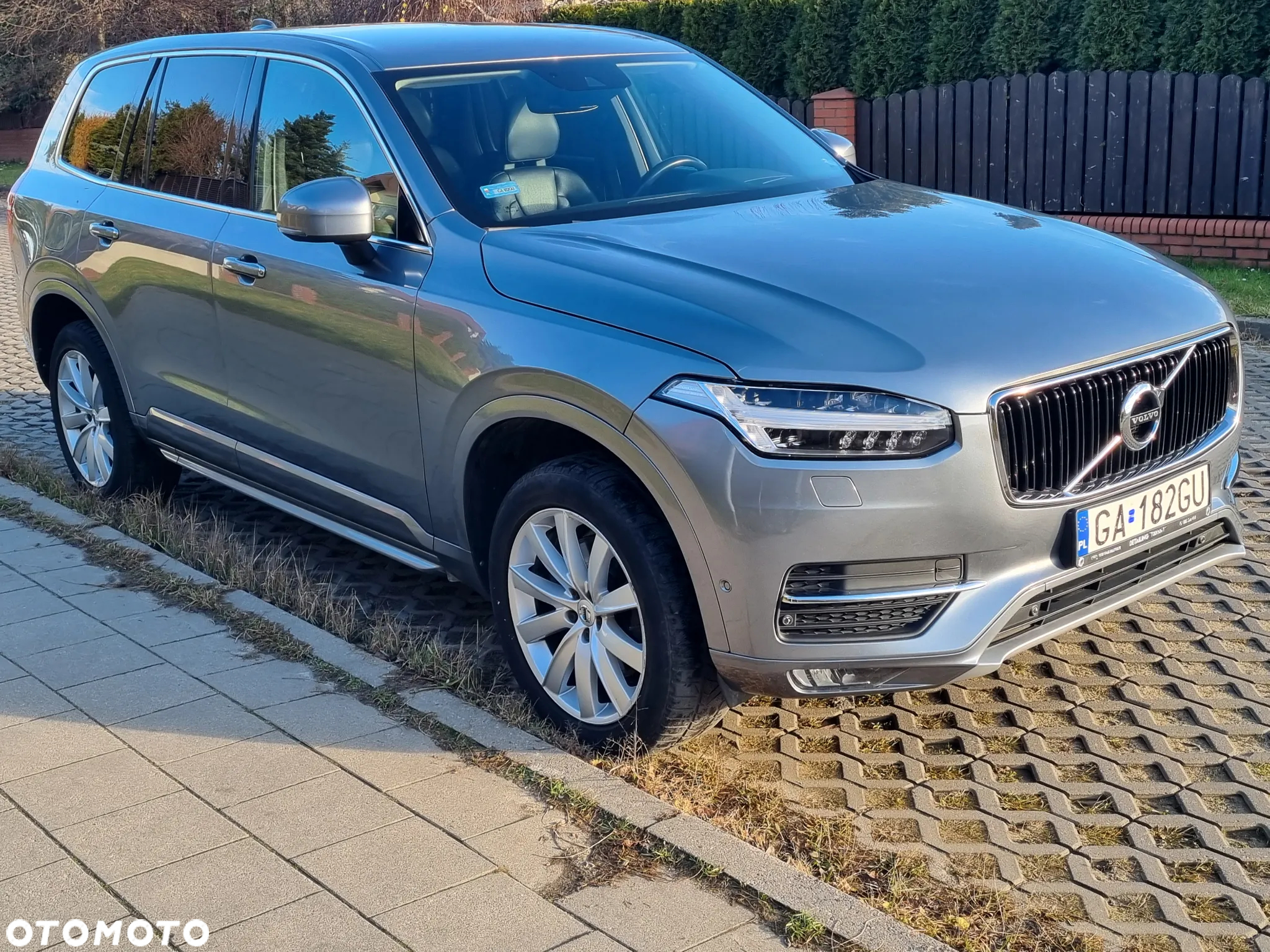 Volvo XC 90 D5 AWD Momentum - 4