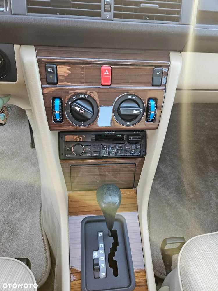 Mercedes-Benz W124 (1984-1993) - 12