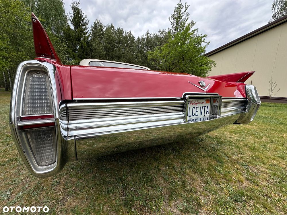 Cadillac Deville - 32