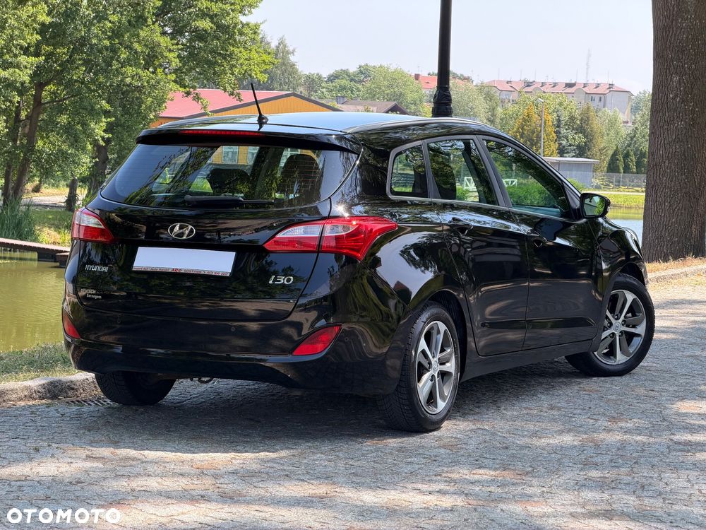 Hyundai i30 blue Kombi 1.6 CRDi Style - 2