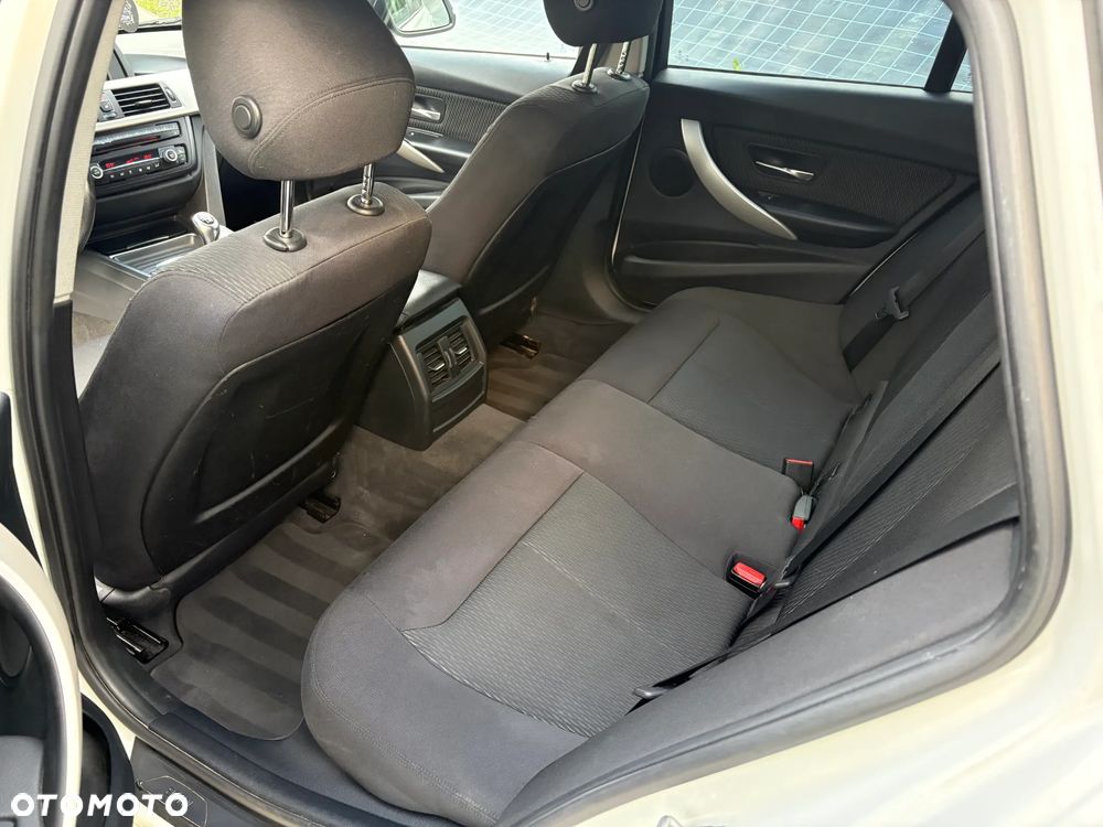 BMW Seria 3 318d Blue Performance Sport Line - 11