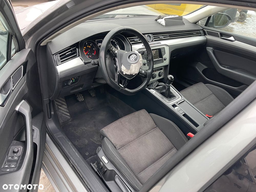 Volkswagen Passat 1.6 TDI (BlueMotion Technology) Comfortline - 14