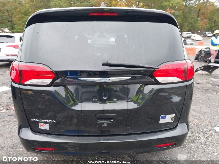 Chrysler Pacifica - 4