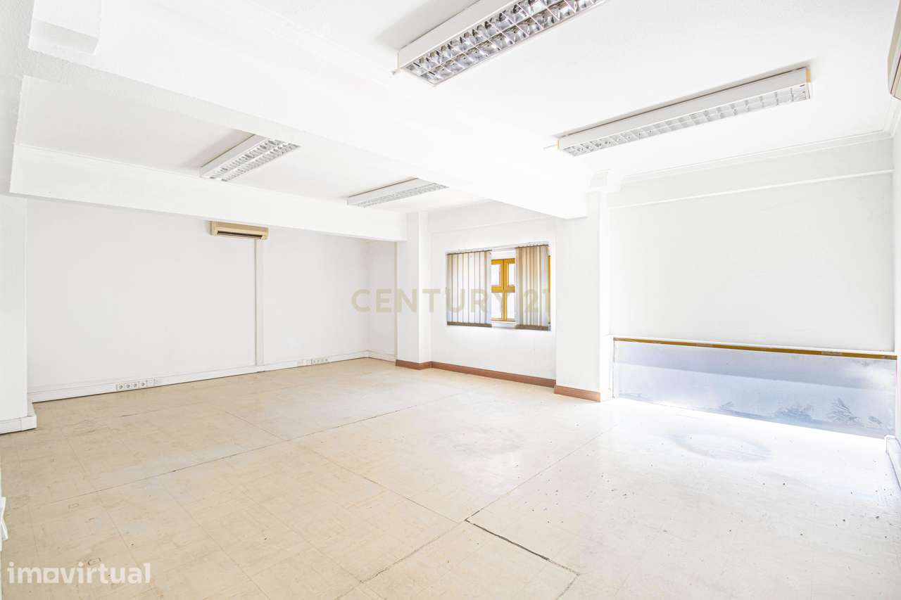 Espaço Comercial de 360m² em Odivelas | Ideal para Clínica, Escritório - Grande imagem: 3/31
