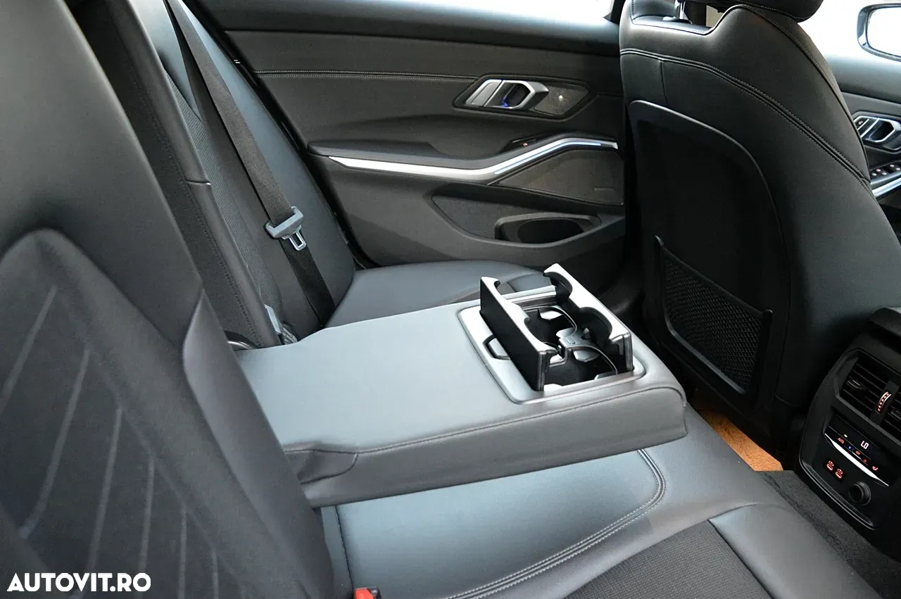 BMW Seria 3 318d GT Aut. Sport Line - 37