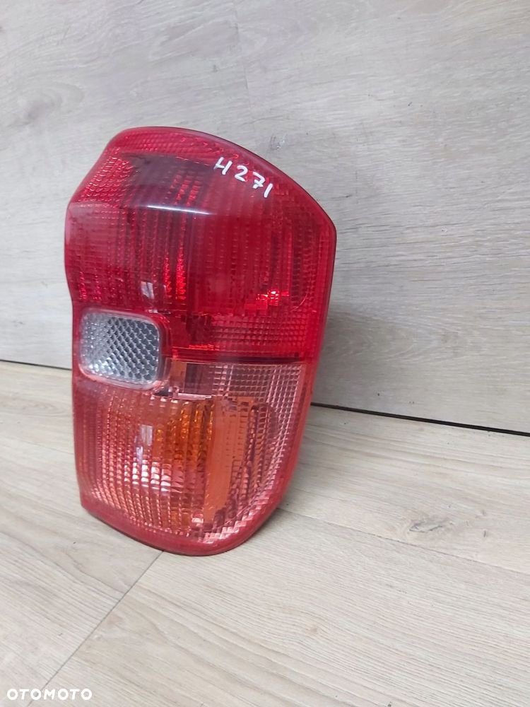 Toyota Rav4 II XA20 lampa prawy tył 01-03 r - 2