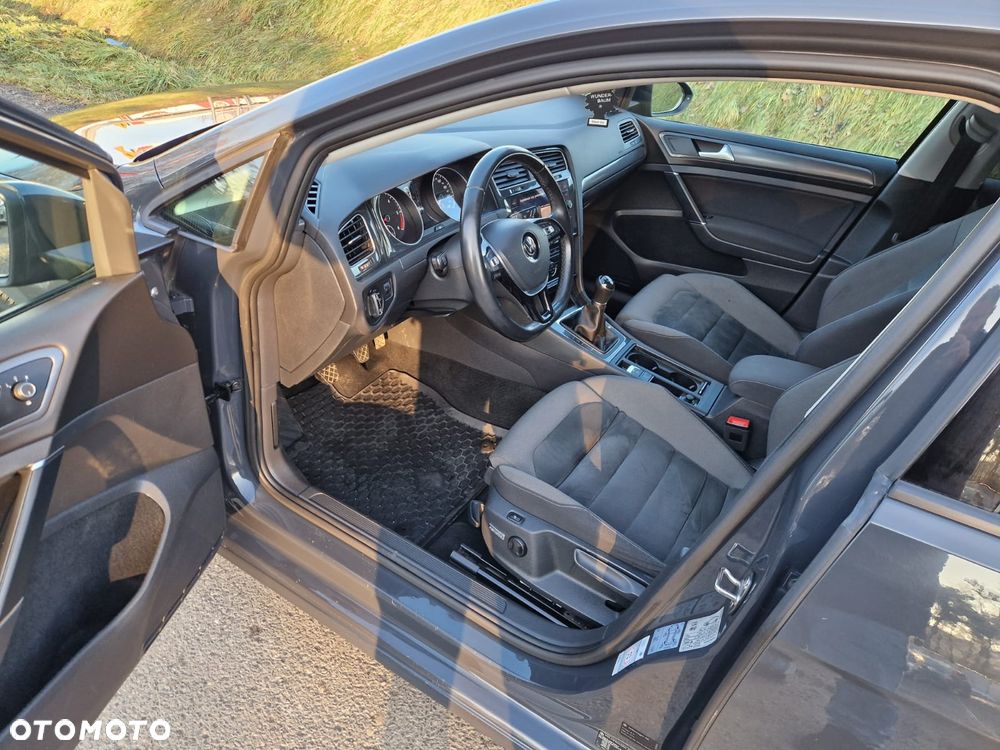 Volkswagen Golf - 10