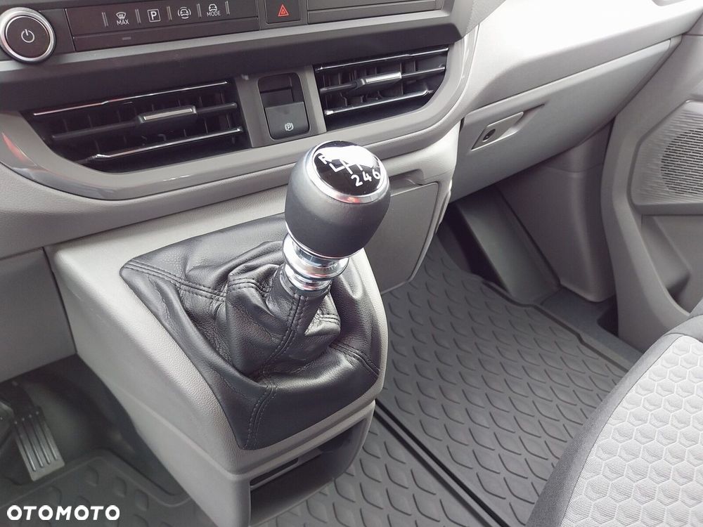 Volkswagen Caravelle Nowa Caravelle silnik: 2,0 l TDI 150 KM / skrzynia biegów: 6-biegowa manualna rozstaw osi: 3500 mm - 27