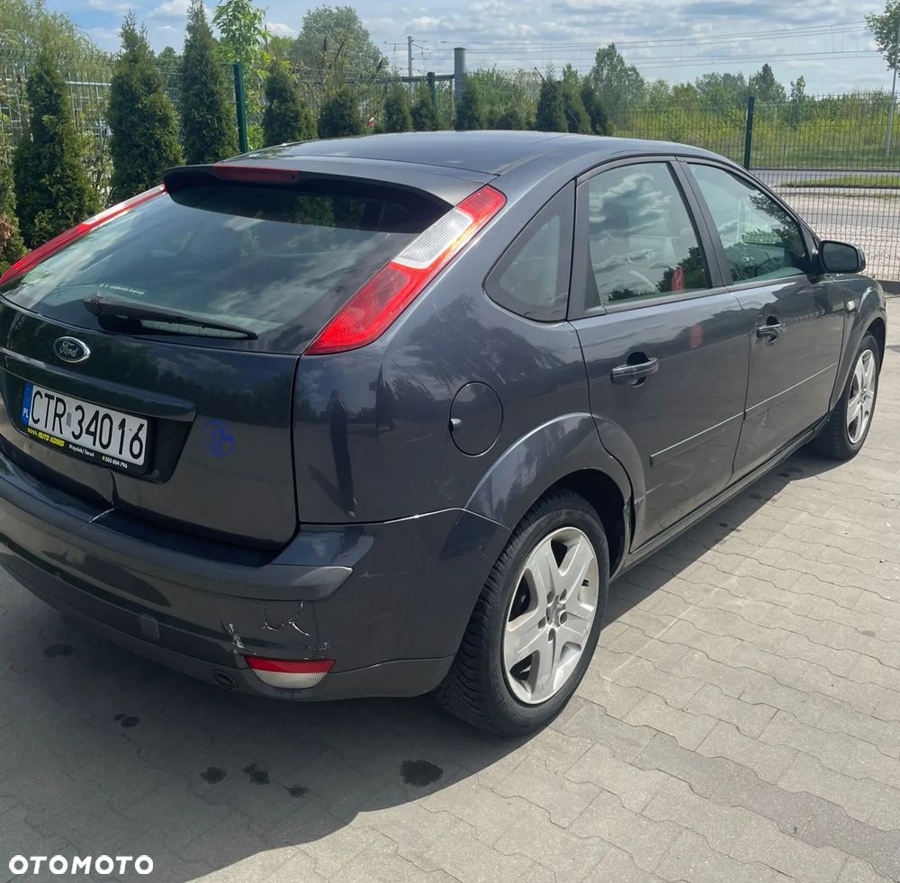 Ford Focus 1.6 16V Ambiente - 4