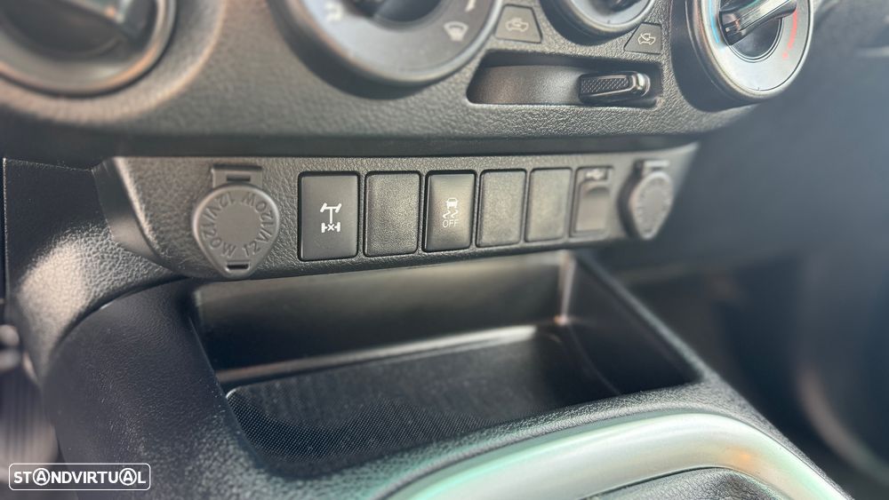 Toyota Hilux 2.4 D-4D 4WD CD Tracker - 32