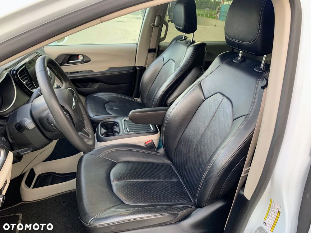 Chrysler Pacifica - 14