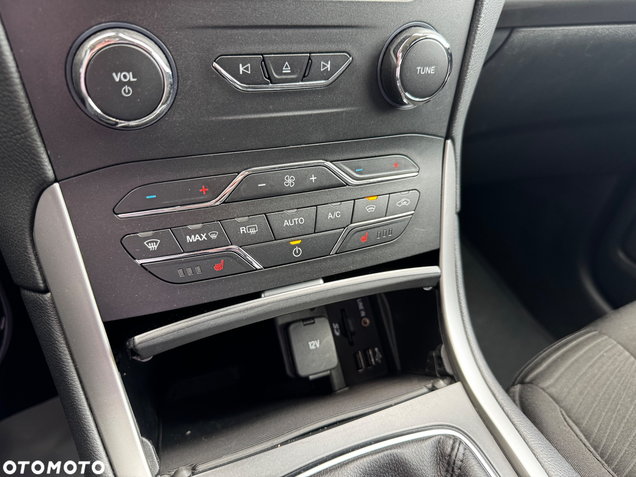 Ford S-Max - 34