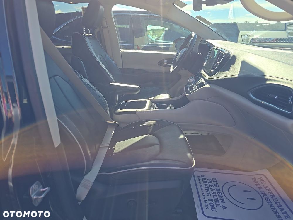 Chrysler Pacifica - 10