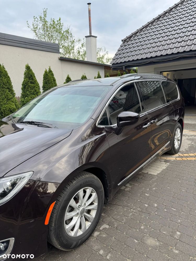 Chrysler Pacifica - 10