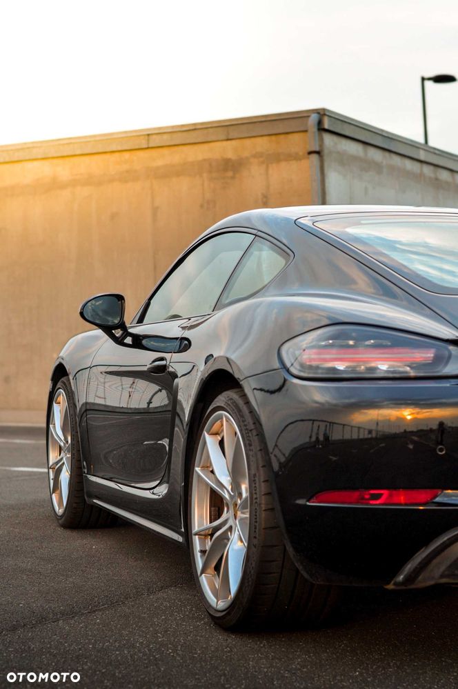 Porsche 718 Cayman - 3