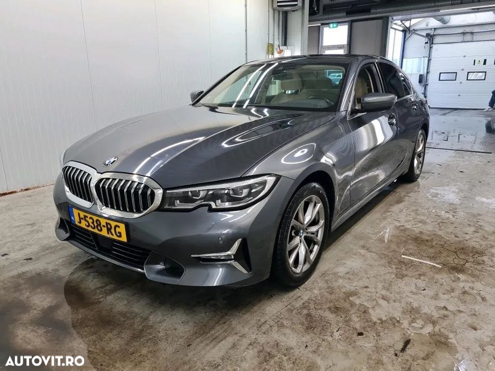 BMW Seria 3 320i Aut. Luxury Line - 2