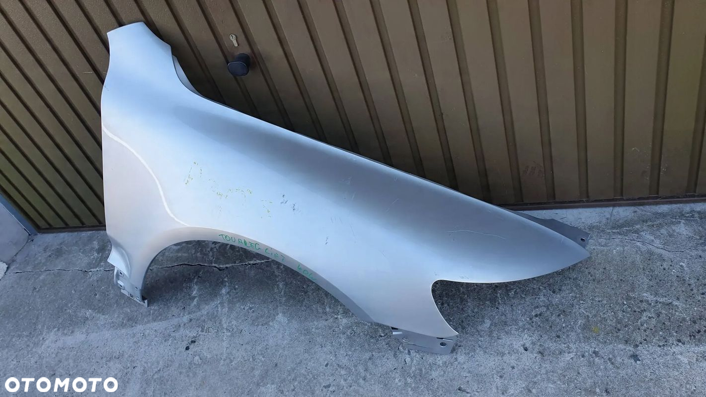 Volkswagen Touareg I 1 Lift 07-10 prawy błotnik przedni przód $ - 7