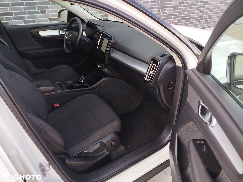 Volvo XC 40 T2 Plus Dark - 23
