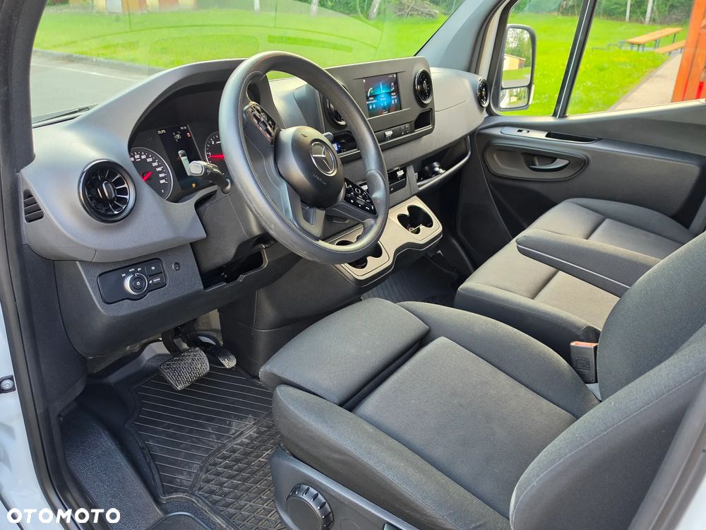 Mercedes-Benz Sprinter - 20