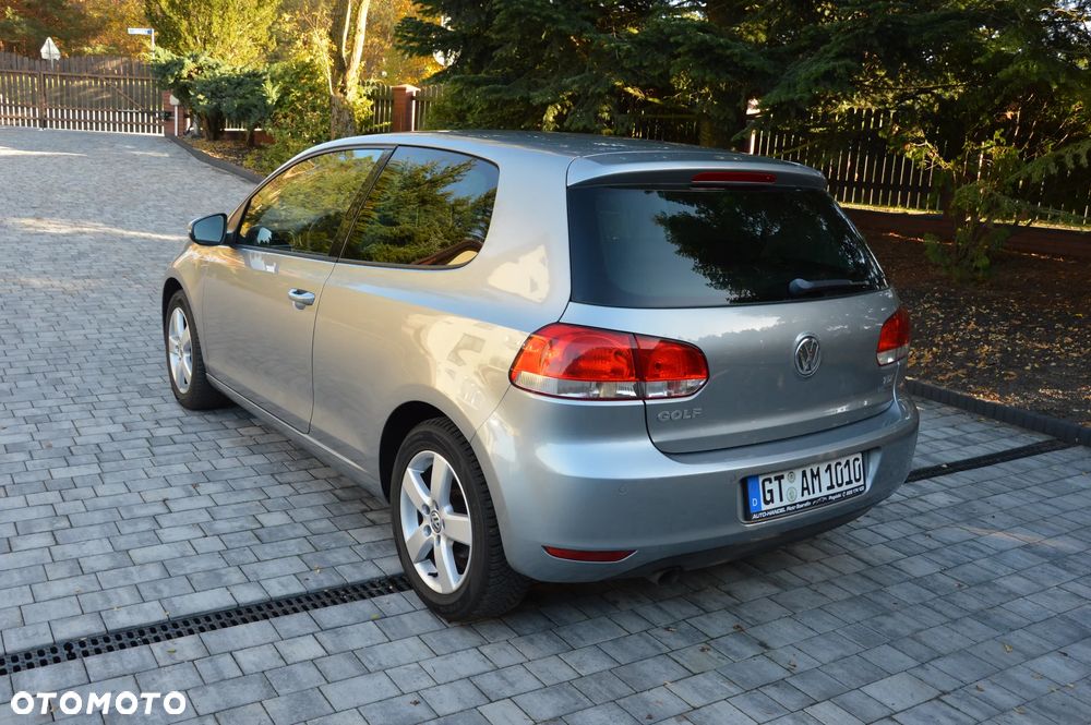Volkswagen Golf 2010 photo 4