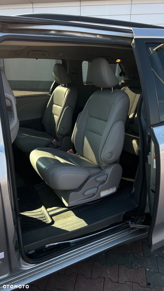 Toyota Sienna 3.5 V6 XLE AWD - 17