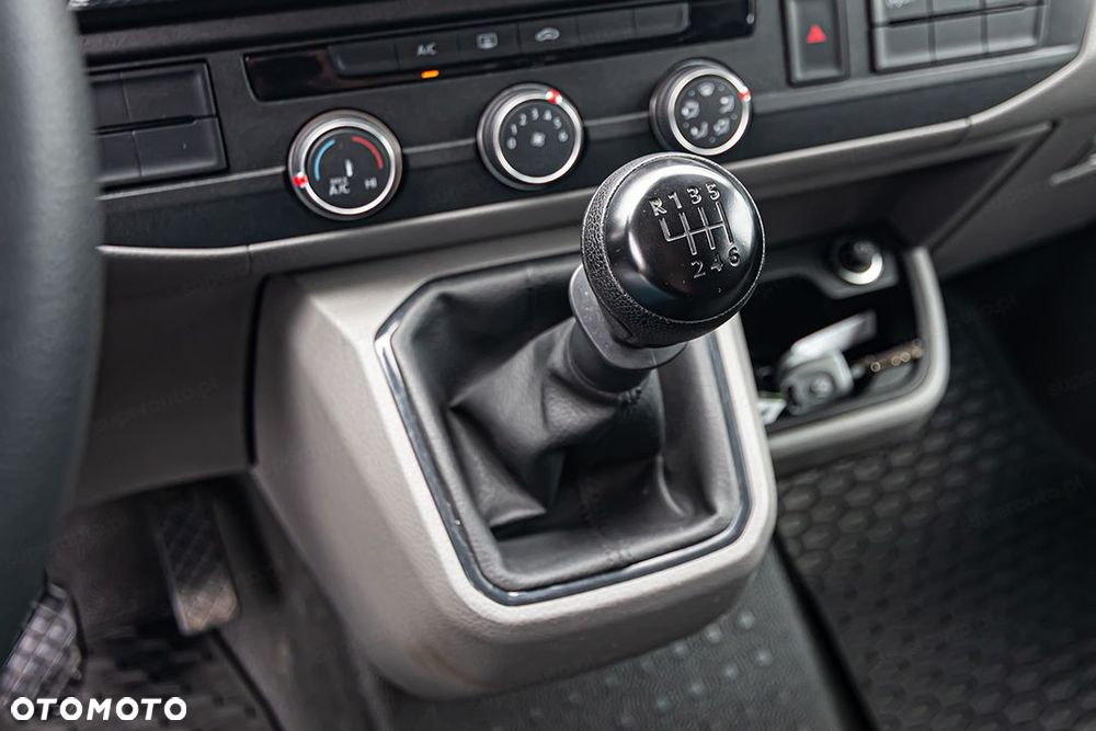 Volkswagen Transporter Kombi L2H1 - 19