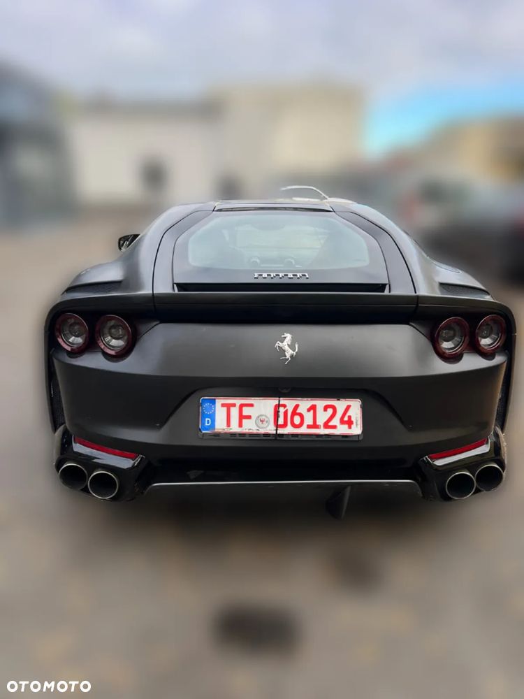 Ferrari 812 Superfast - 10