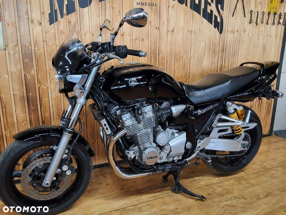 Yamaha XJR - 17