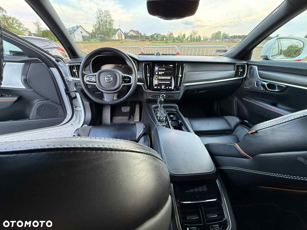 Volvo V90 Cross Country - 16