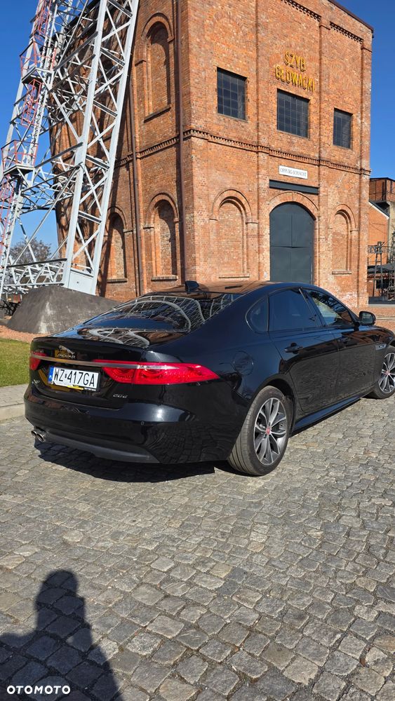 Jaguar XF 2.0 i4D R-Sport - 3