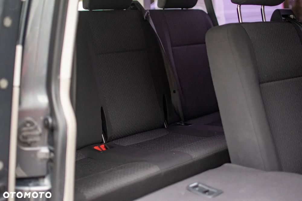 Volkswagen Caravelle - 32